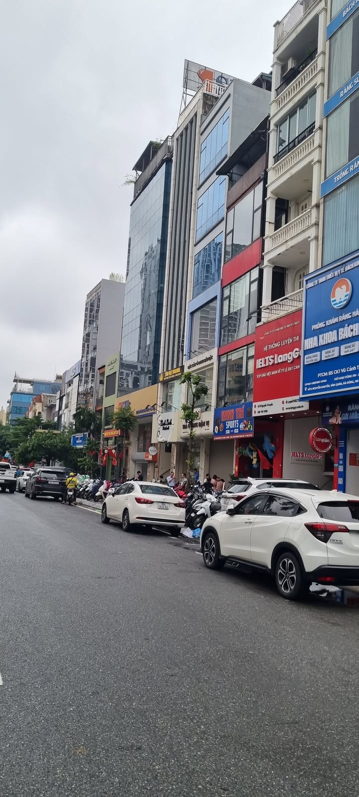 Bán nhà mặt phố Nguyễn Khuyến, quận Hà Đông, diện tích 82m², giá 38.95 tỷ - Kinh doanh sầm uất!