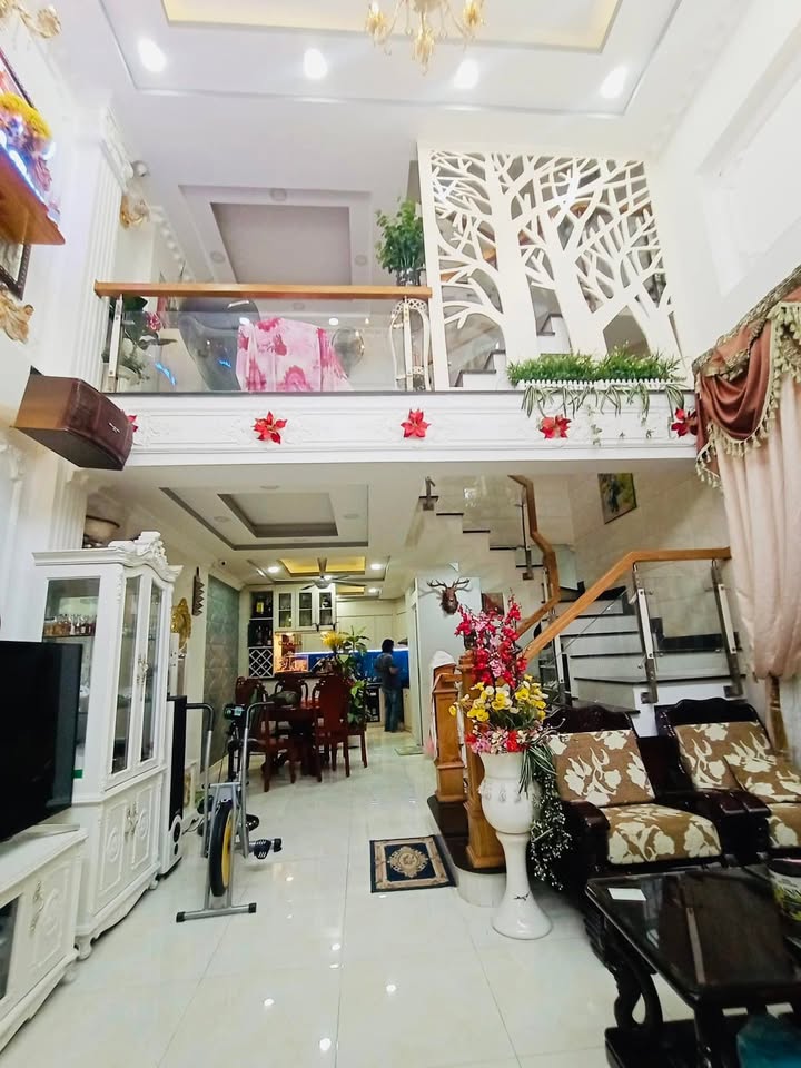 Nhà 4 tầng Võ Văn Ngân Thủ Đức 70m² giá 5 tỷ - Full nội thất, sổ đỏ chính chủ!