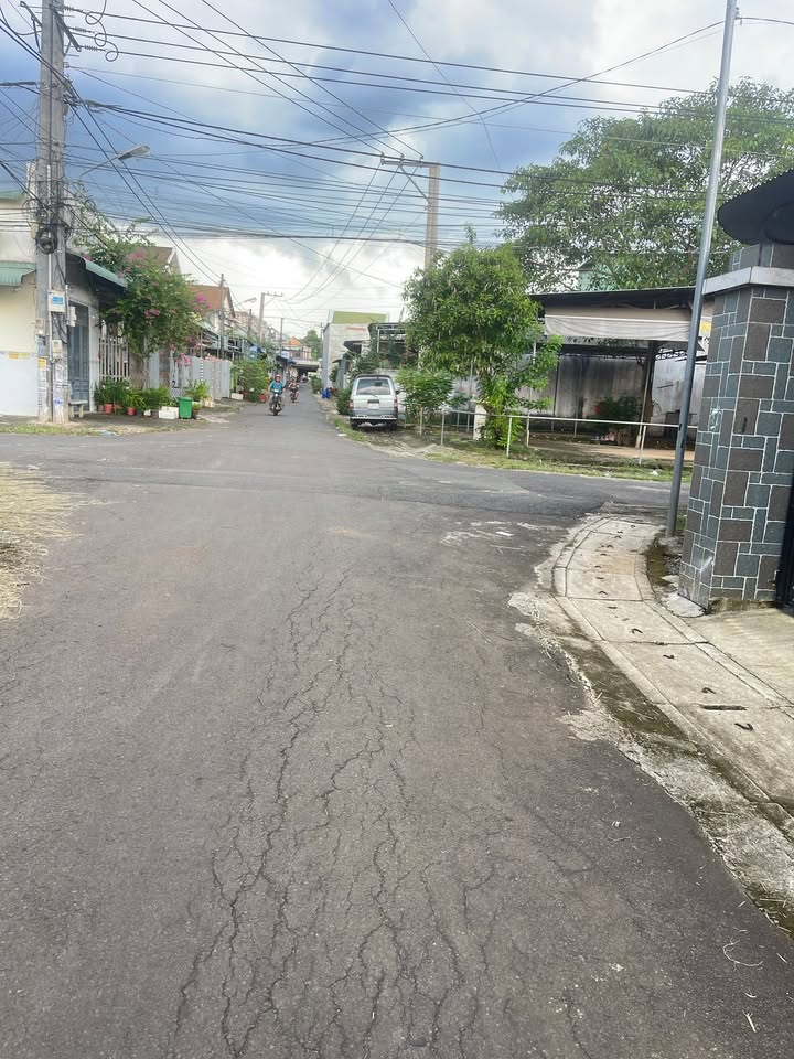 Nhà mới tại Long Khánh 120m² giá 2.3 tỷ - Mặt tiền đường lớn kinh doanh