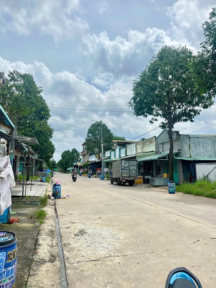 Nhà riêng + 4 phòng trọ tại Bến Cát, Bình Dương 150m² giá chỉ 2 tỷ - Đầu tư sinh lời ổn định!