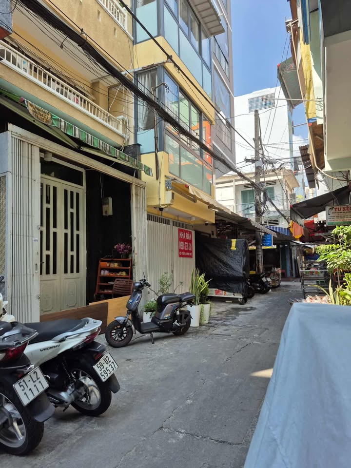 Nhà bán tại khu ẩm thực chợ hoa Hồ Thị Kỷ, Quận 10 - 38m², giá 9.9 tỷ - Đầu tư sinh lời!