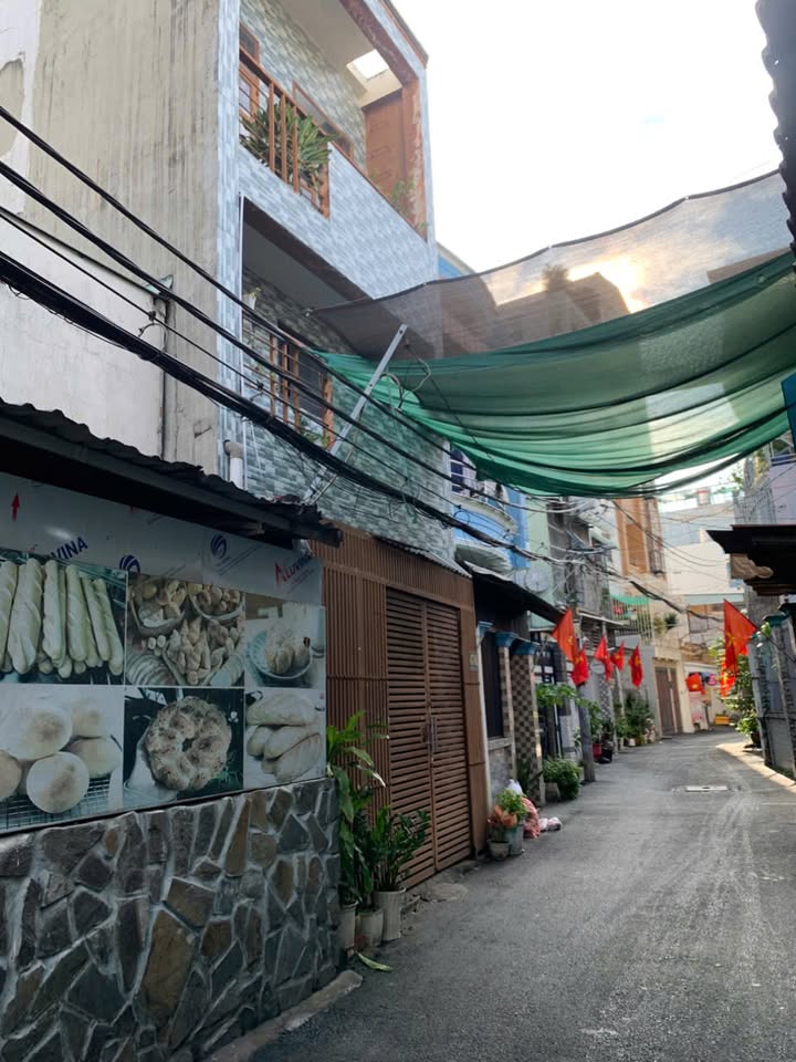 Nhà phố Gò Vấp 40m² giá 4 tỷ - Hẻm xe hơi thông thoáng, gần trường học!