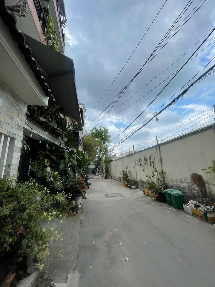 Nhà Bùi Đình Túy 70m² giá 5.95 tỷ - Sổ hồng riêng, hẻm xe hơi 4m!