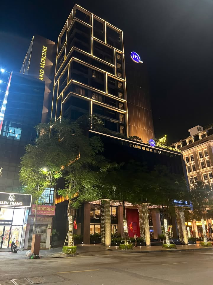 Nhà mặt phố Cát Linh Đống Đa 65m² giá 35 tỷ - Đầu tư sinh lời ổn định!