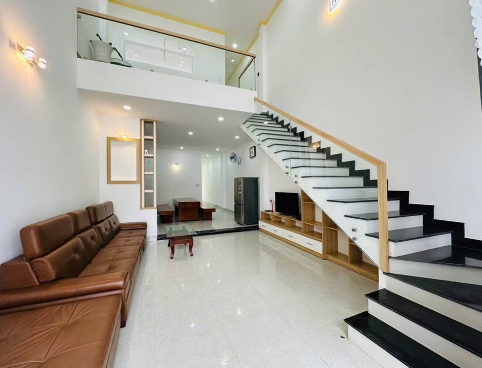 Nhà đẹp mặt tiền đường Phạm Ngũ Lão, Buôn Ma Thuột 108m² giá 3.6 tỷ - Tiện ích xung quanh đầy đủ!