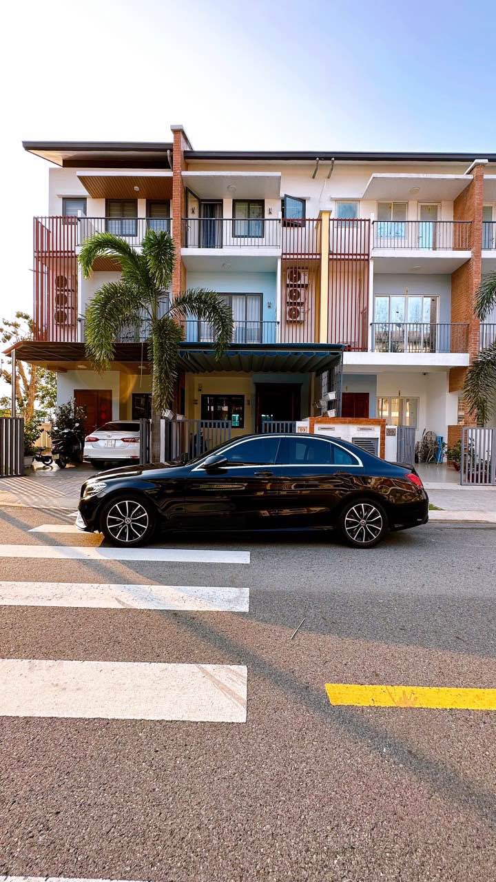 Nhà phố Hòa Phú, Thủ Dầu Một 90m² giá 4 tỷ - Đẹp mọi góc nhìn, full nội thất sang trọng!