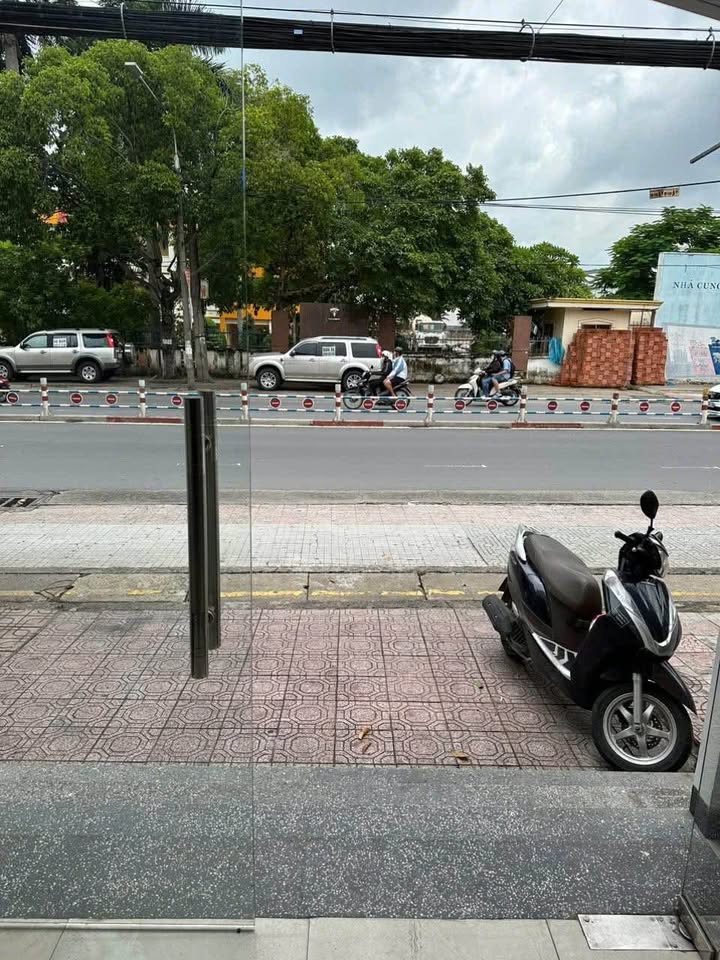 Nhà mặt tiền đường Ái Quốc, Tân Hiệp, Biên Hòa 142m² giá 12 tỷ - Kinh doanh sầm uất!