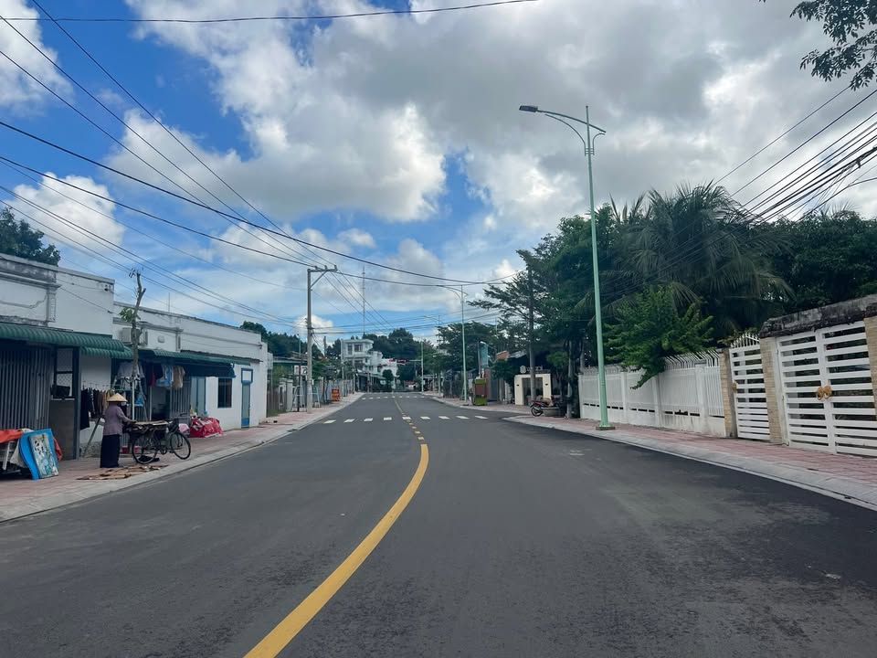 Bán gấp FrontHouse Đặng Văn Ngữ, La Gi 95m² chỉ 2 tỷ - Pháp lý rõ ràng, sang tên nhanh chóng!