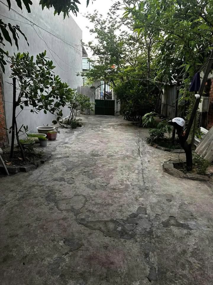 Nhà phố hẻm Trần Hưng Đạo, Phú Thủy 140m² giá 2 tỷ - Sân vườn rộng rãi!