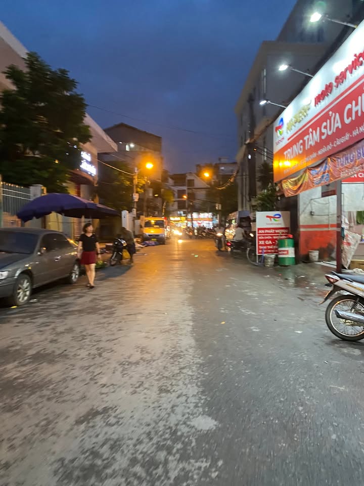 Nhà Phố Phạm Văn Đồng Cầu Giấy 34m² giá 9.9 tỷ - Đầu tư sinh lời ngay!