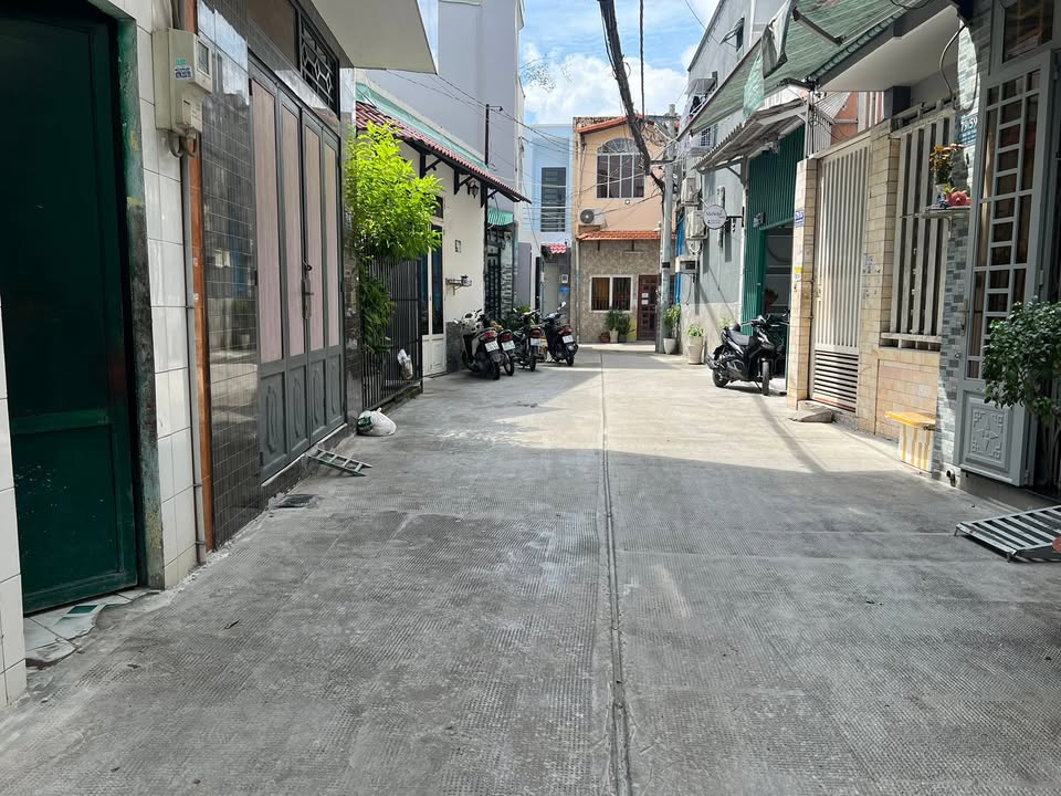 Nhà bán Tân Phú 32m² giá 3.4 tỷ - Hẻm 4m thông thoáng, gần Aeon Mall!