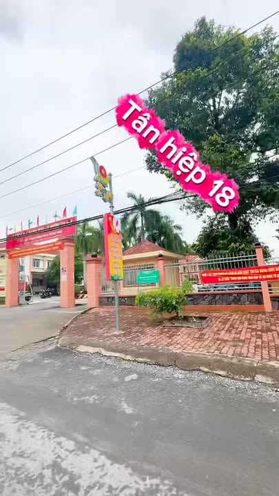 Nhà riêng Tân Hiệp, Tân Uyên 298m² giá 2.85 tỷ - Nhà đẹp, sân rộng xe tải vào tận nơi!