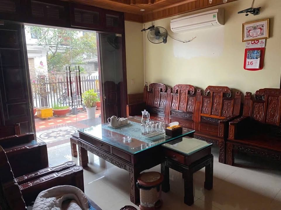 Bán nhà mặt đường Tràng Cát, Hải An 212m² giá 11.5 tỷ - Vị trí đắc địa, an ninh tốt!