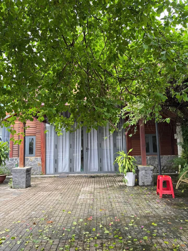 Nhà vườn phường Ea Kao 400m² giá 2.35 tỷ - Kinh doanh tốt, gần hồ!