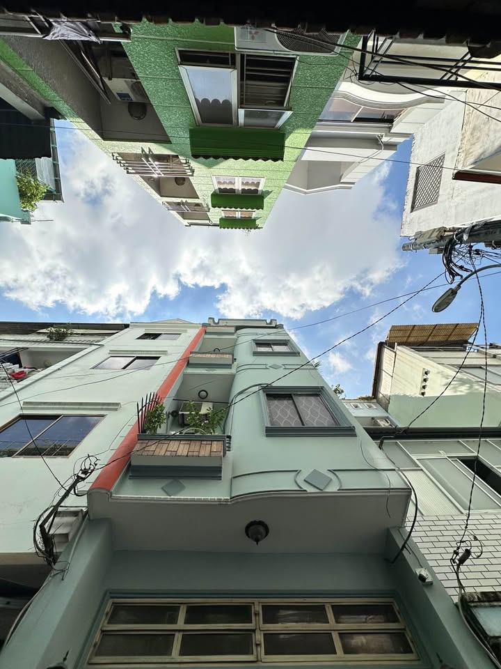 Nhà 4 tầng Hẻm 7A Thành Thái, Quận 10, 39m² giá 9.6 tỷ - Đầu tư sinh lời!