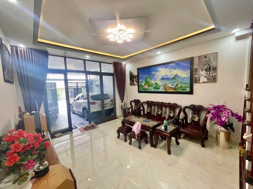 Nhà 3 tầng đường Hoàng Đình Giong, Nha Trang 96.9m² giá 8.5 tỷ - Sổ hồng hoàn công