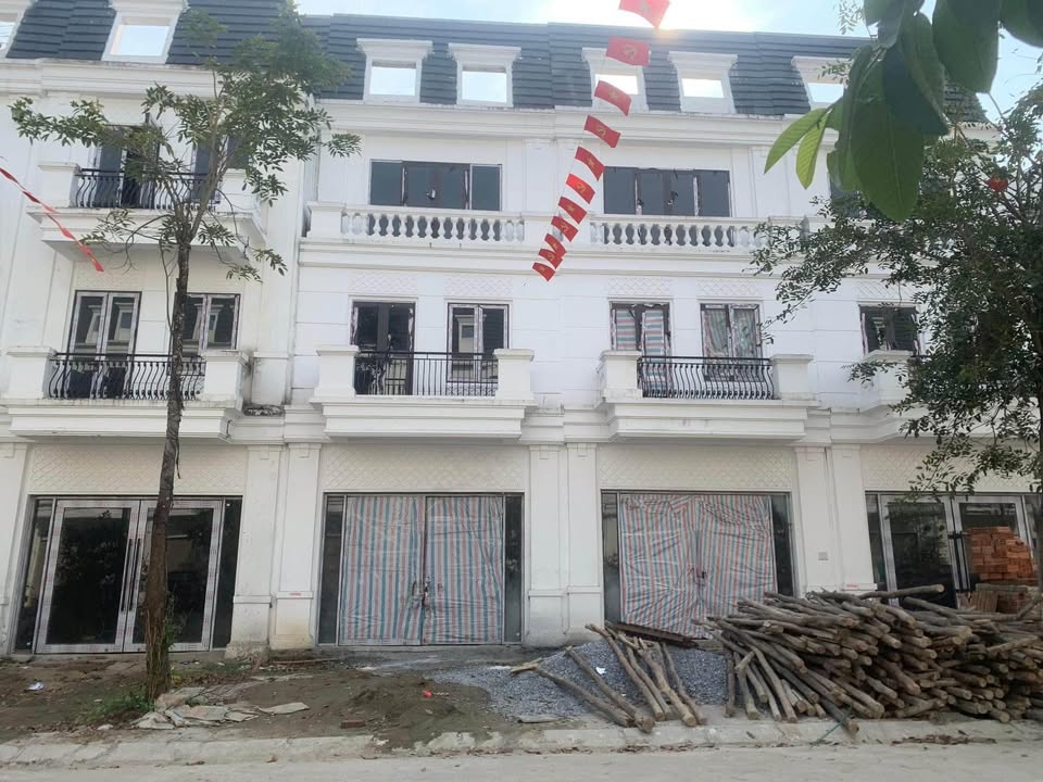 Bán nhà liền nhau đường F4, Khu Đô thị Phú Gia, Lào Cai 125m² - Pháp lý rõ ràng!