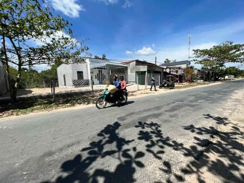 Bán nhà mặt tiền Trường Lê Vẫn Duyệt, Phường Núi Voi, 225m² chỉ 1 tỷ - Cơ hội đầu tư tuyệt vời!