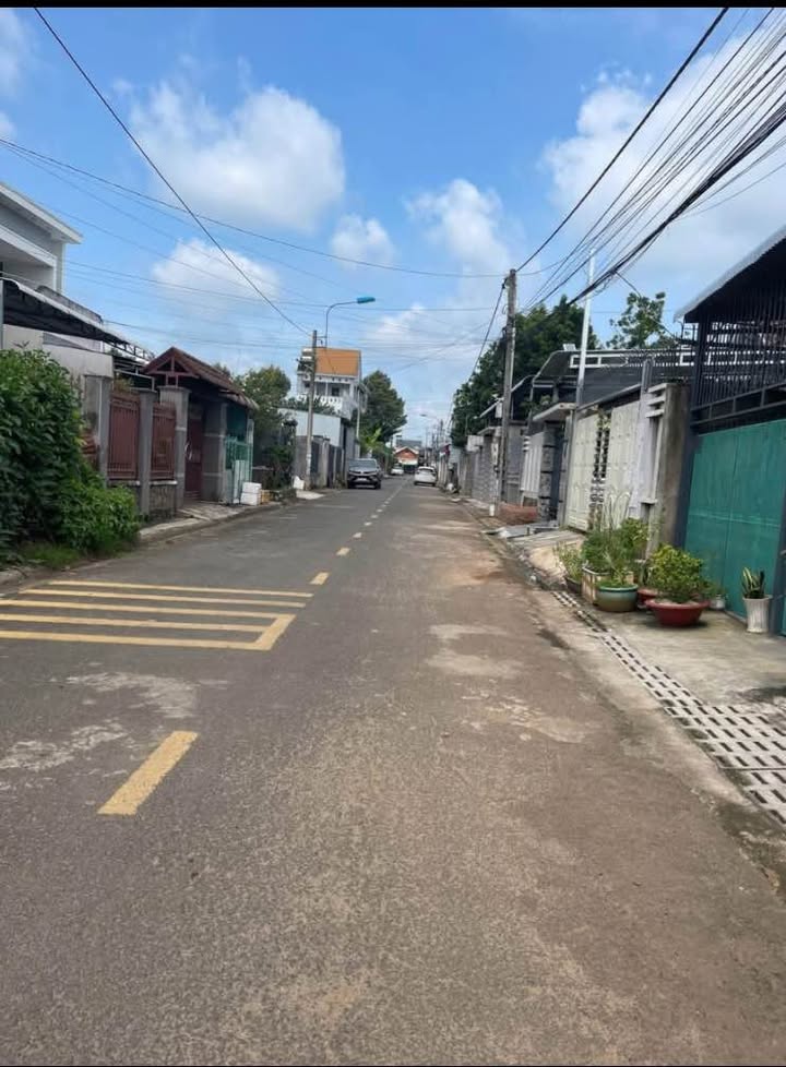 Nhà 2 mặt tiền đường Hoàng Văn Thụ, TP Long Khánh 150m² - Giá chỉ 3.25 tỷ, thương lượng!