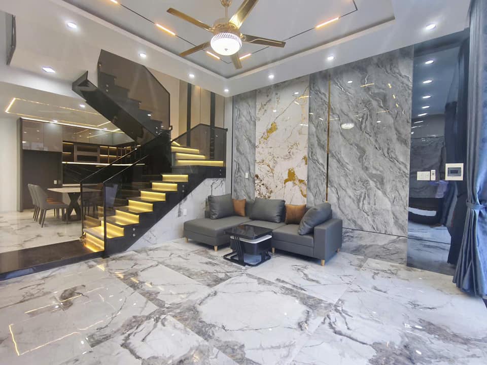 Nhà 3 tầng Phù Đổng, Hòa Xuân, Đà Nẵng 117.5m² giá 6.49 tỷ - Thiết kế sang trọng, gần trường học!