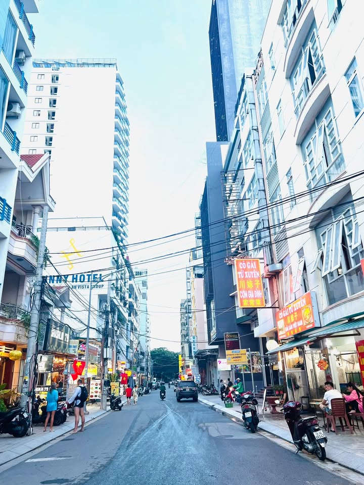 Bán khách sạn 6 tầng đường Trần Phú Nha Trang 179m² giá 44 tỷ - Cơ hội đầu tư tuyệt vời!