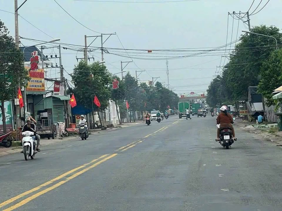 Nhà mặt tiền đường Nguyễn Văn Tuôi, Bến Lức, 80m² giá 3.9 tỷ - Cơ hội kinh doanh hấp dẫn!