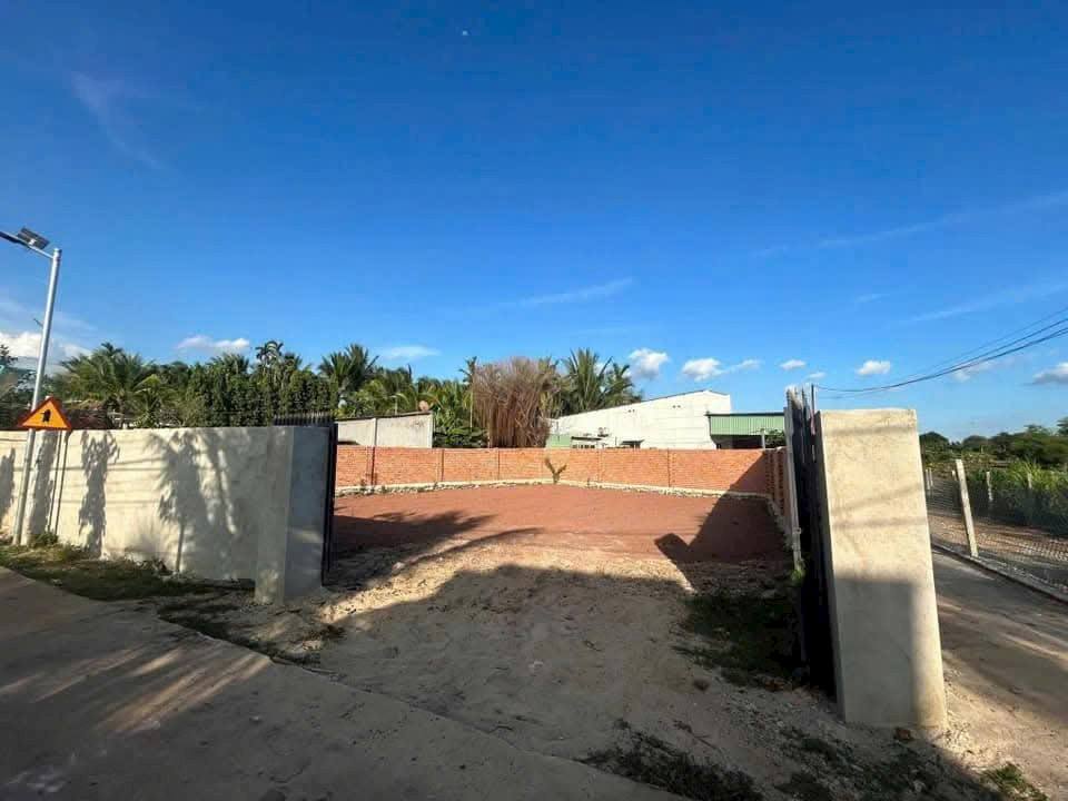 Đất nền Long Khánh 400m² giá 800 triệu - Sổ hồng riêng, xây nhà ngay!