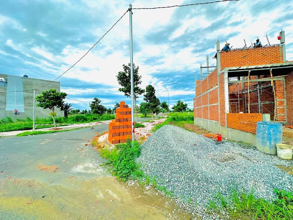 Đất thổ cư 100m² mặt tiền đường Thủ Khoa Thừa - Giá chỉ 1.3 tỷ, thương lượng ngay!