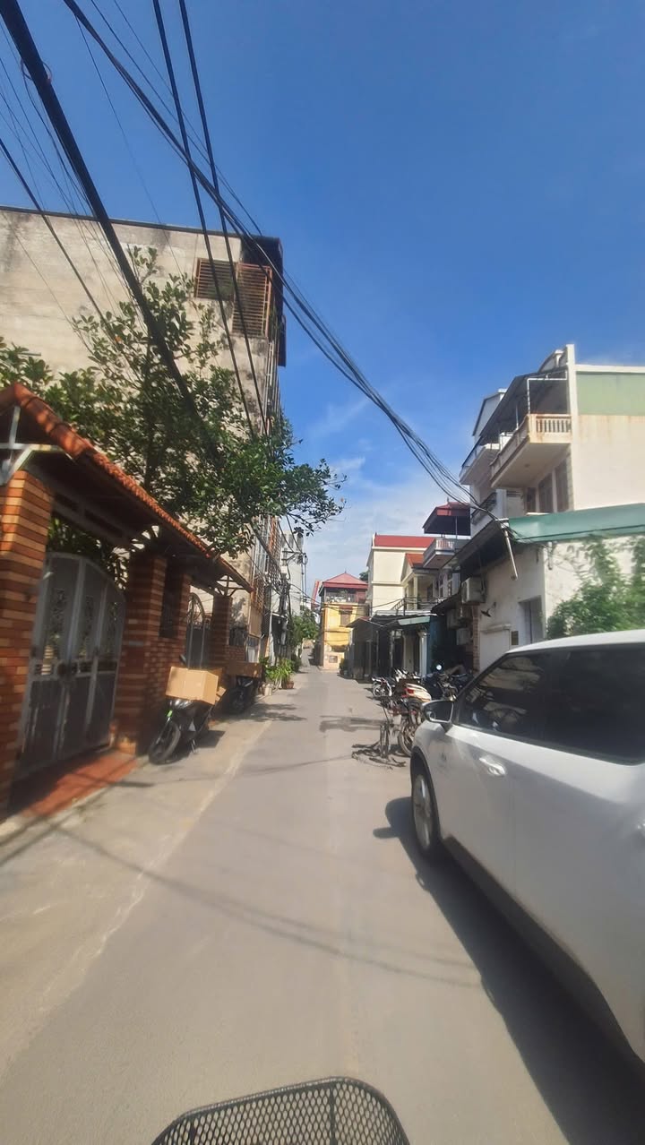 Nhà Phú Thượng 42m² giá thỏa thuận - Ô tô tránh, view thoáng sáng!