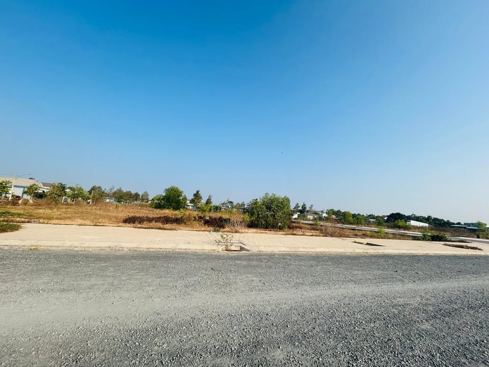 Đất nền Khu phố 3, Thị trấn Kiến Tường 110m² giá 850 triệu - Cơ hội đầu tư hấp dẫn!