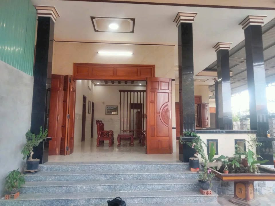 Nhà riêng Ninh Hòa 378m² giá 2.4 tỷ - Vị trí đắc địa, tiện ích đầy đủ!