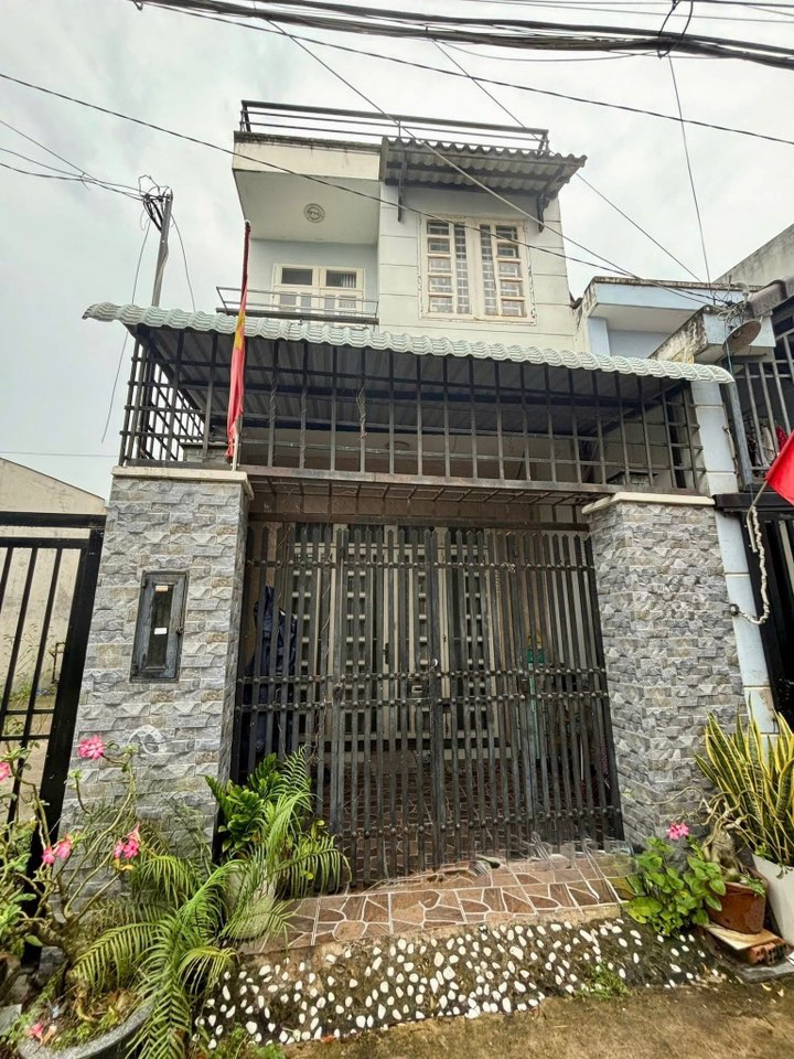 Nhà hẻm ô tô tải Phường Long Trường Q9 61m² giá 4.5 tỷ - An ninh và tiện ích đầy đủ!