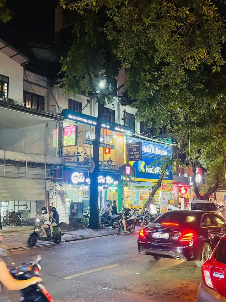 Cho thuê nhà mặt phố Trần Kim Xuyến 180m² giá 70 triệu - Vị trí kinh doanh đắc địa!