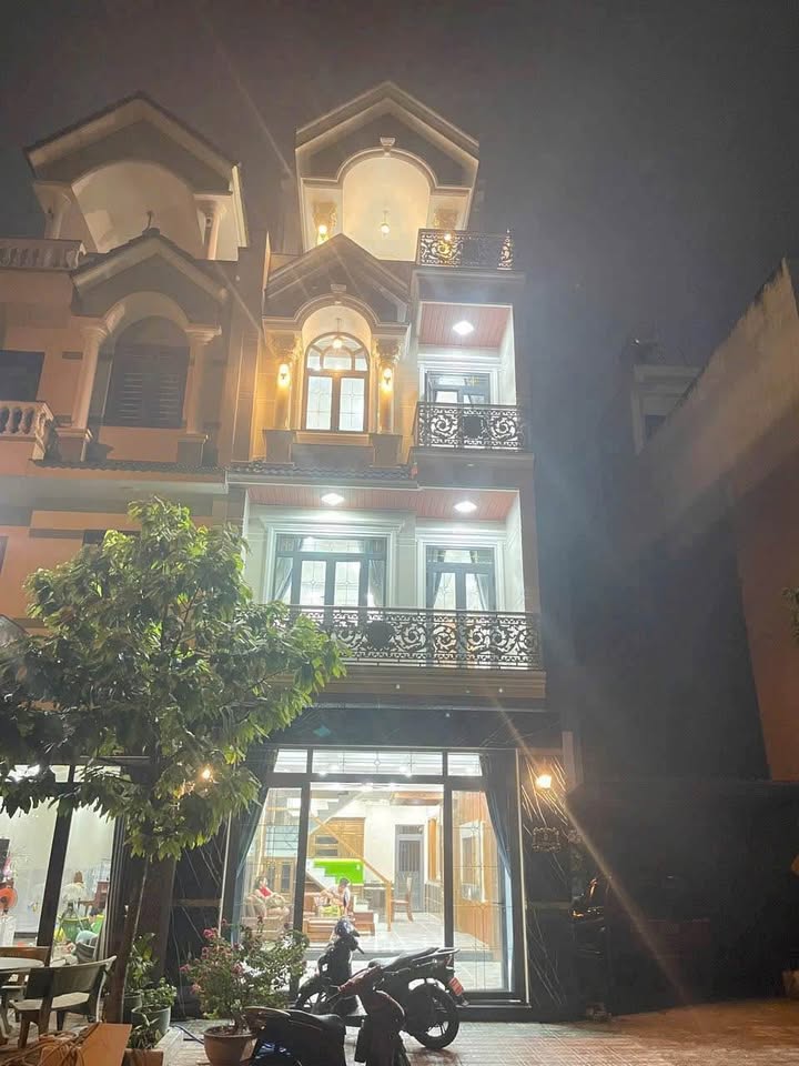 Bán nhà KDC Phú Hồng Thịnh, Dĩ An, Bình Dương 90m² - Full nội thất cao cấp, sẵn sàng vào ở ngay!