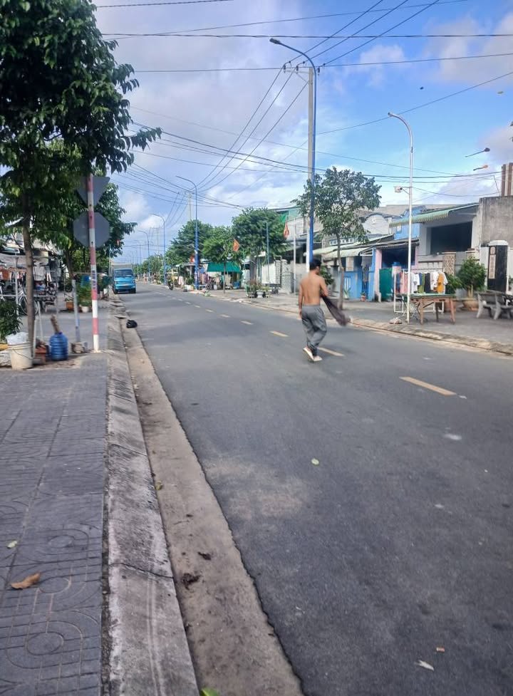 Nhà tái định cư Đất Đỏ 80m² giá 3.2 tỷ - Vị trí trung tâm thuận lợi!