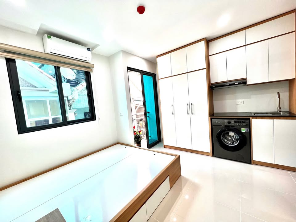 Căn hộ cho thuê 102 Pháo Đài Láng, Đống Đa - Full nội thất, ban công thoáng mát!