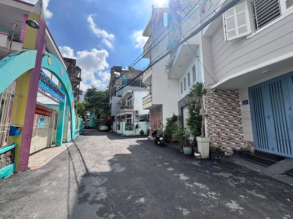 Nhà bán gấp quận Bình Thạnh 130m² giá 8.6 tỷ - Hẻm xe ben trải nhựa, ô tô vào tận nơi!