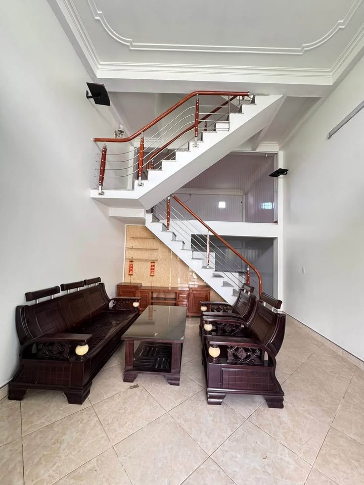 Nhà 2,5 tầng Cao Xanh, Hạ Long 50m² giá 1.9 tỷ - Sổ đỏ chính chủ!