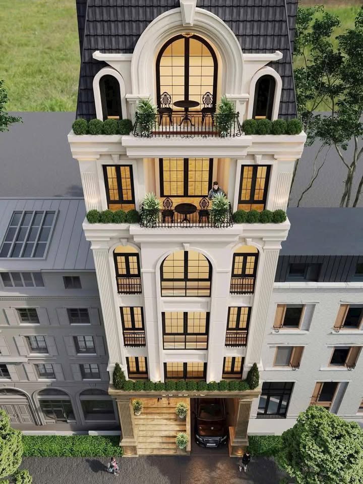 Nhà phố 8 tầng Nguyên Hồng 84m² giá 40 tỷ - Kinh doanh sầm uất, phong thủy tốt!