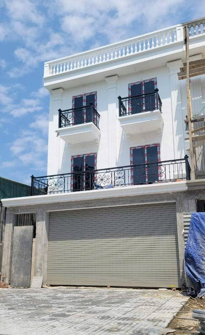 Nhà mặt đường Phượng Hoàng, Vinh 3 tầng giá 14 triệu - Địa điểm lý tưởng cho văn phòng!