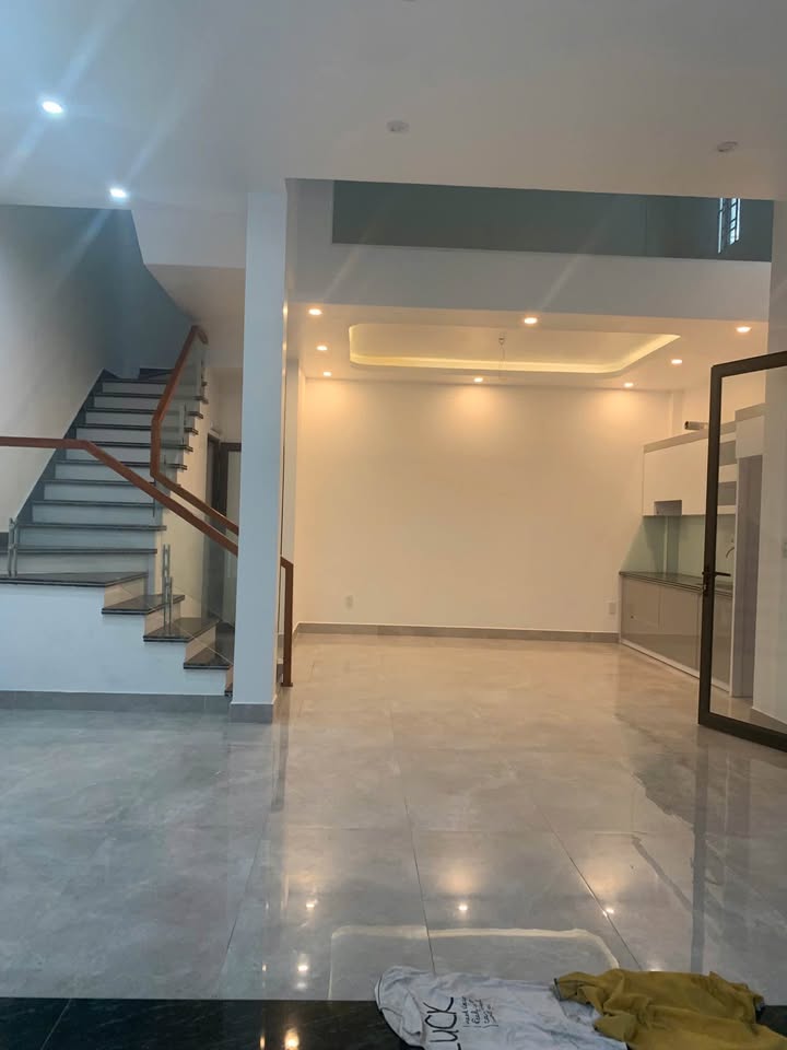 Nhà 3,5 tầng Ngõ 430 Trần Nguyên Hãn 63m² giá 4.15 tỷ - Đường thông thoáng, ở ngay!