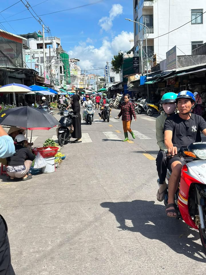 Đất thổ cư 70m² tại khu phố 6 Dương Đông - Chỉ 1.5 tỷ, vị trí đắc địa!