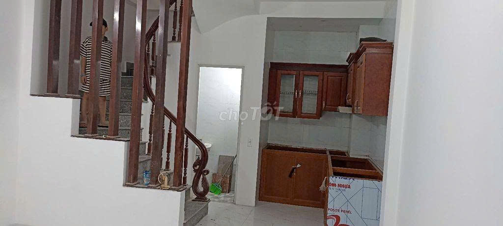 Nhà 4 tầng cho thuê tại Ngõ 279 Đội Cấn, 33m² chỉ 14 triệu/tháng - Tiện nghi đầy đủ!