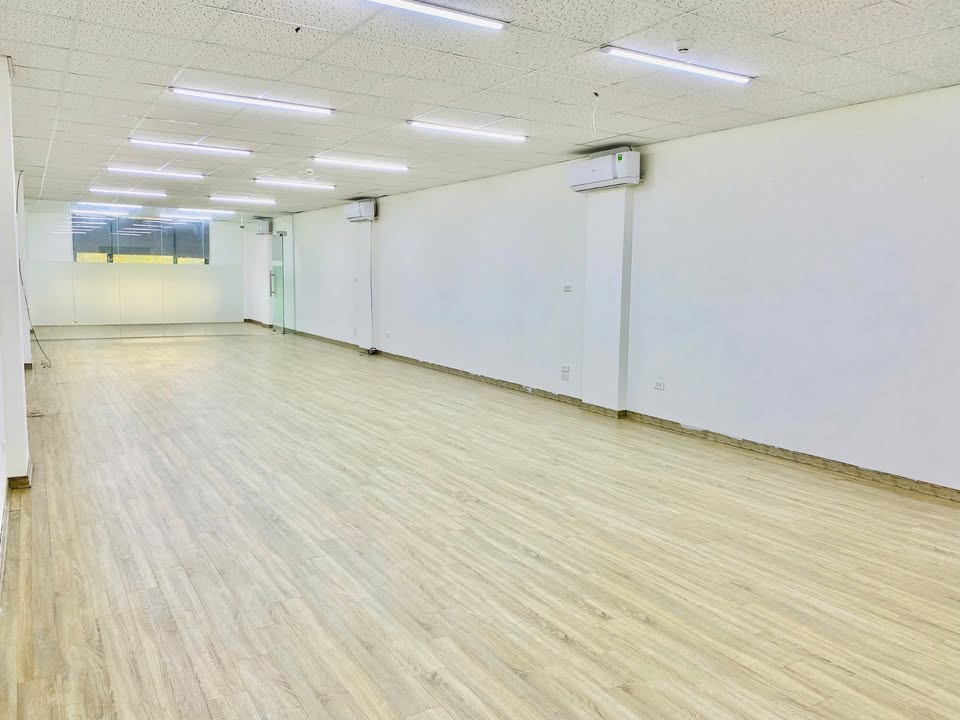 Văn phòng cho thuê tại 8 Trần Đăng Ninh, Cầu Giấy 80m² - Mặt tiền lô góc, giá 10 triệu!