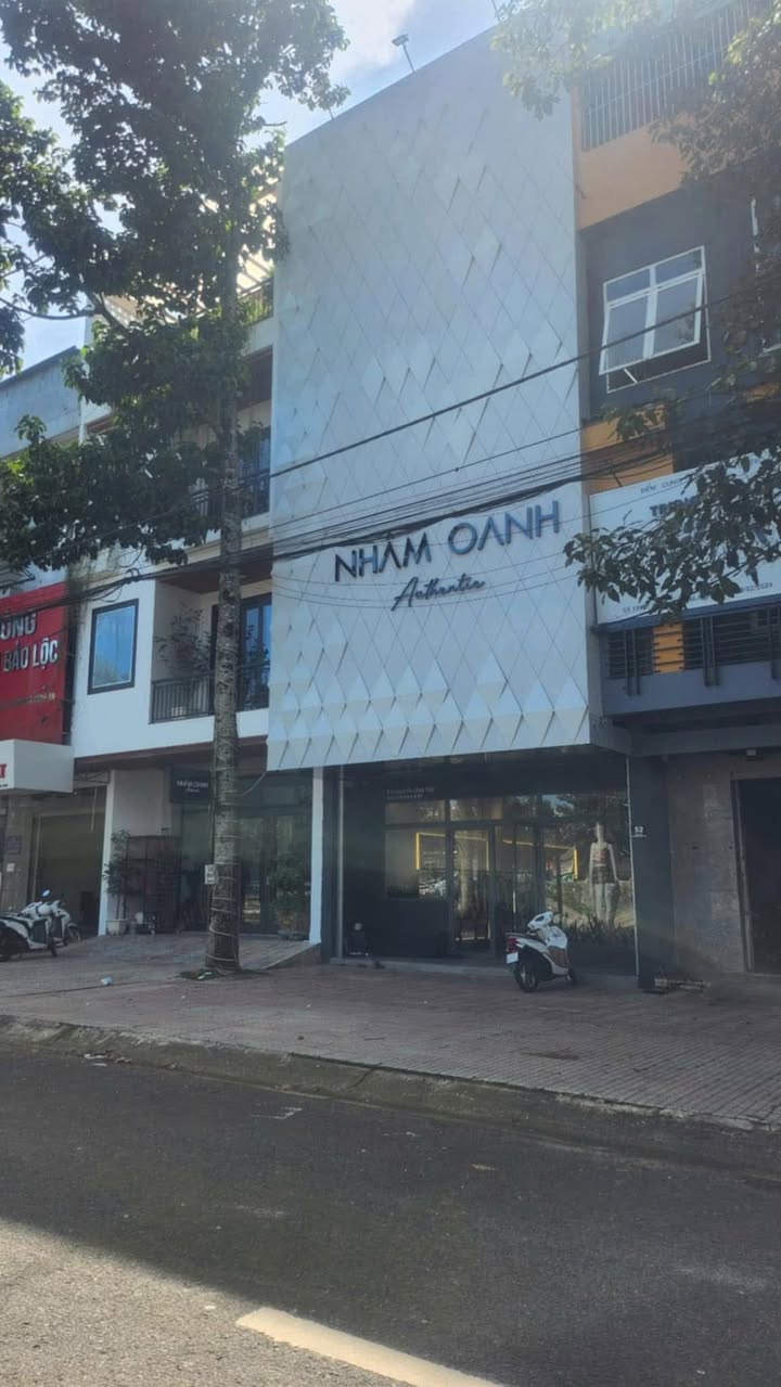 Bán nhà mặt tiền đường Nguyễn Công Trứ, Bảo Lộc 132m² giá 17.5 tỷ - Kinh doanh hiệu quả!