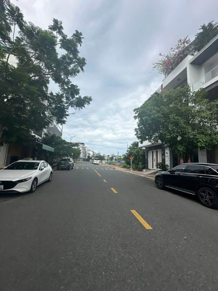 Nhà góc 2 mặt tiền đường số 13, Nha Trang - 142m² giá 23 tỷ - Đầu tư sinh lời lý tưởng!