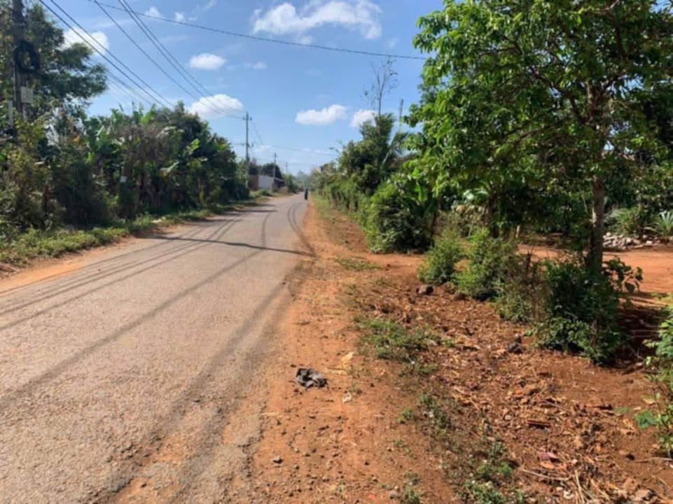 Đất nền 2 lô liền kề trục chính Buôn Riêng A, Ea Knuếc, 250m² - Giá chỉ 900 triệu!