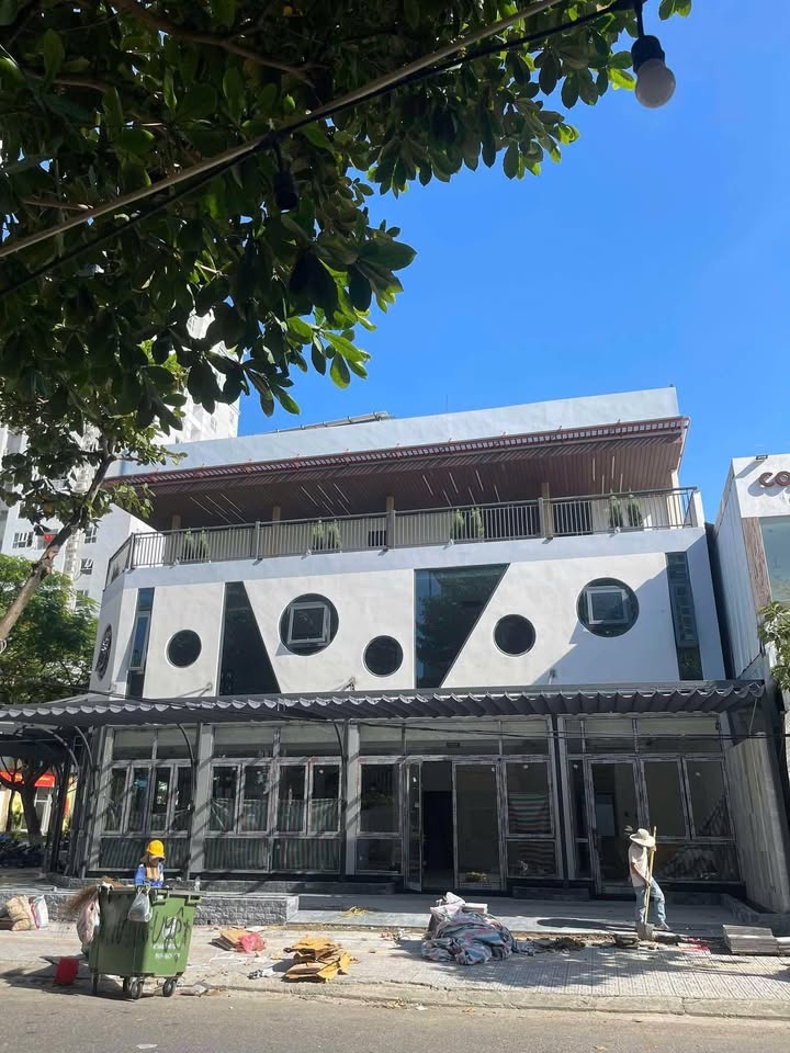 Cho thuê front house 2 tầng mặt tiền Trần Phú & Nguyễn Du 580m² - Vị trí đắc địa kinh doanh!