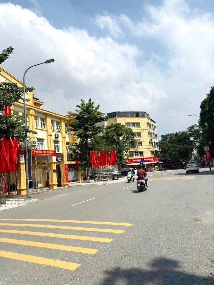 Bán đất tặng nhà 3 tầng tại Phú Thượng 240m² giá 34.95 tỷ - Cơ hội hiếm có!