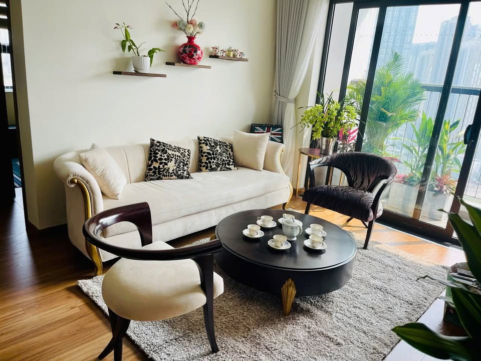 Căn hộ 2 phòng ngủ Tòa V2 Victoria Văn Phú 97m² giá 13 triệu - Vào ở ngay!